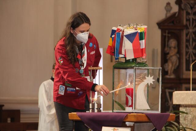 Heuer wurde die Messe des Friedenslicht zum ersten Mal in Salzburg gefeiert. | Foto: Salzburger Pfadfinder/Fritz Ortner