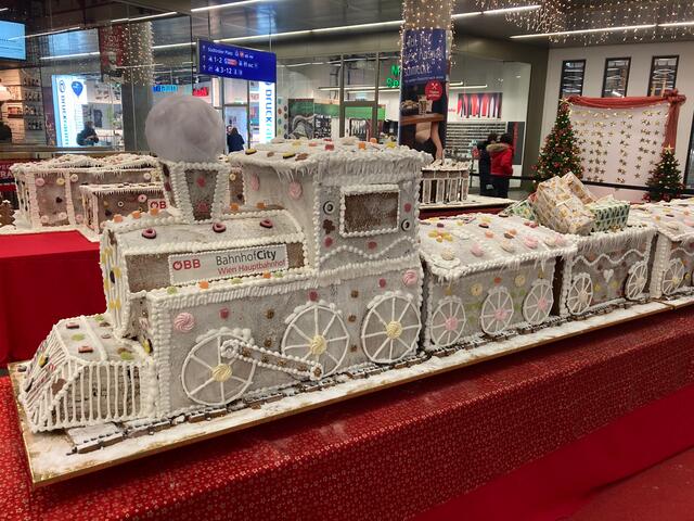 Der Lebkuchen-Zug vom Favoritner Bäcker Groissböck ist wahrlich sehenswert. Man sollte jedenfalls einen Blick riskieren! | Foto: Hauptbahnhofcity Wien Hauptbahnhof