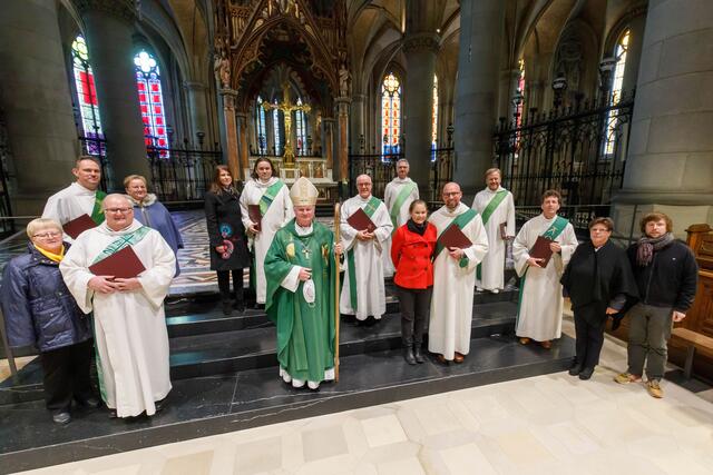 Acht Kandidaten wurden am 18. Oktober 2020 in einem gemeinsamen Gottesdienst im Linzer Mariendom von Bischof Manfred Scheuer zu Ständigen Diakonen geweiht. Darunter auch Josef Fuchs aus Ried (links vorne)