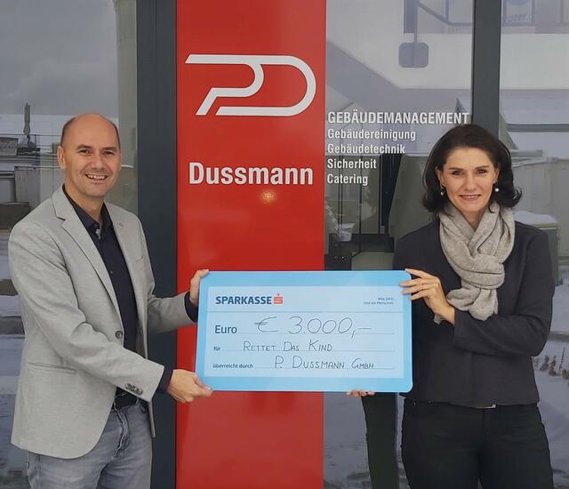 Dussmann schafft im Rahmen einer großzügigen Weihnachtsspende mit „Rettet das Kind Salzburg“ eine bessere Zukunft. | Foto: Dussmann