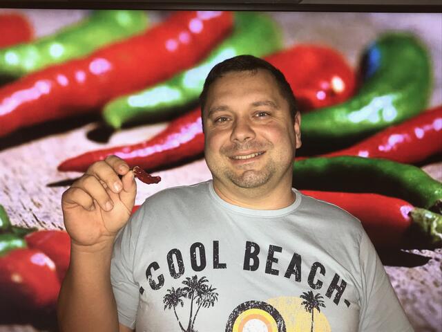 Bernhard Rödhammer aus Senftenbach hat den Bezirkssieg der Aktion "Sei Scharfmacher" mit seiner Chili Carolina Reaper geholt.