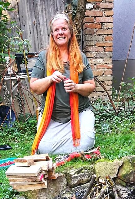 Meine Familie macht sich gegenseitig nur kleine Geschenke. Ich kaufe diese regional. Ingrid Fries, Traismauer
