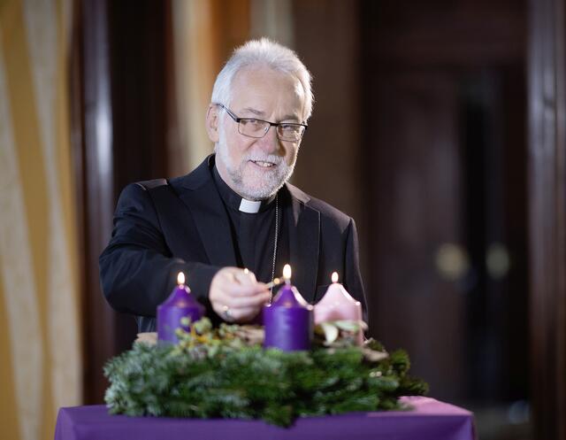 Bischof Josef Marketz: „Nicht wir retten Weihnachten mit allen möglichen Mitteln, sondern Weihnachten rettet uns.“ | Foto: Diözesan-Pressestelle/karlheinzfessl.com