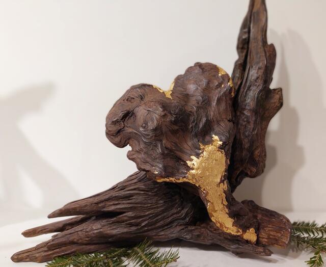 Handgemacht mit Liebe: Engel, Krippen und Skulpturen aus Treibholz gibt es im Atelier Wasserholz in Wildenau.