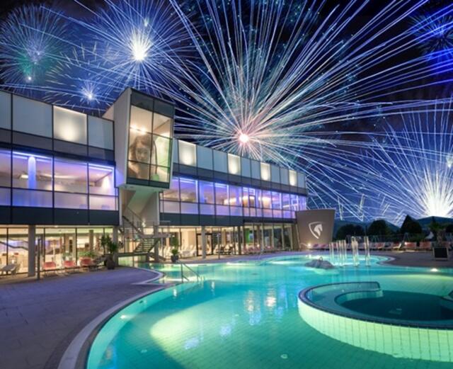 Fünf Minuten nach Mitternacht hätte das Silvesterfeuerwerk bei Hotel &amp; Therme NOVA starten sollen. | Foto: NOVA