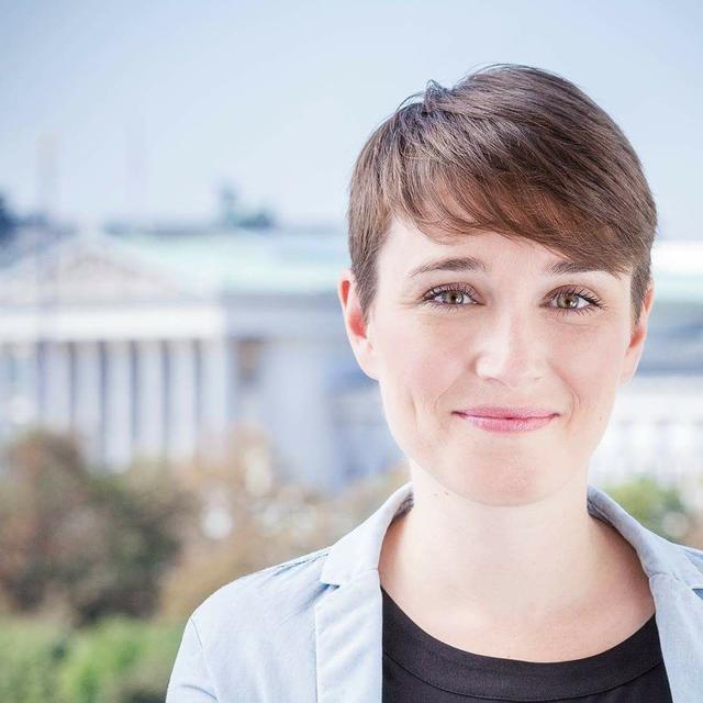 Nach der Aufhebung des Kopftuchverbots an Österreichs Volksschulen dürfte ein neuerlicher Anlauf ausgeschlossen sein, jedenfalls wenn es nach dem kleineren Koalitionspartner geht. Klubobfrau Sigrid Maurer: „Wir werden das Ziel, Mädchen in ihrer Selbstbestimmung zu bestärken, in der Bundesregierung mit anderen Maßnahmen verfolgen.“