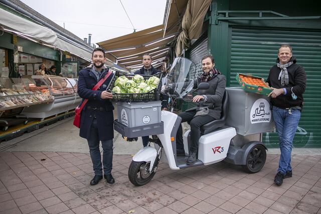 BV Markus Rumelhart, Omar Lashin (Marktstandler am Naschmarkt), Lieferant und Markus Hanzl (Vertreter der Markthändler Wiens)