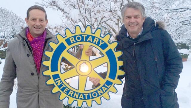 Helfen freischaffenden Künstlern: Initiator Christian Benger und der Präsident Peter Sternig | Foto: Rotary Club Völkermarkt