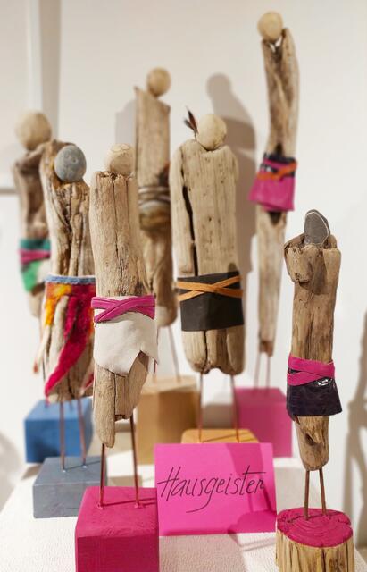 Neu im Atelier: bunte "Hausgeister", die frische Farbe ins Wintergrau bringen.