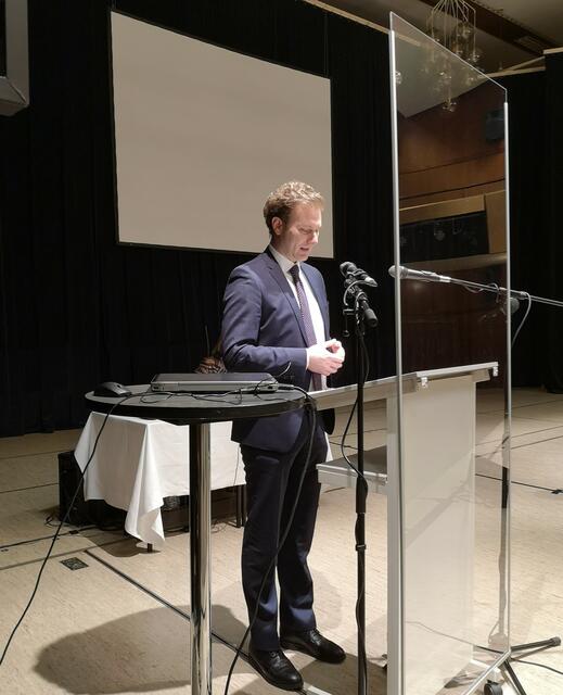 Finanzstadtrat Konrad Eckl präsentiert den Haushaltsvorschlag für 2021.