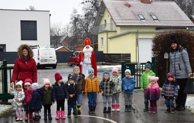 Auch im Kinderhaus Frauental  war der Nikolaus zu Besuch und erfreute die Kinder
