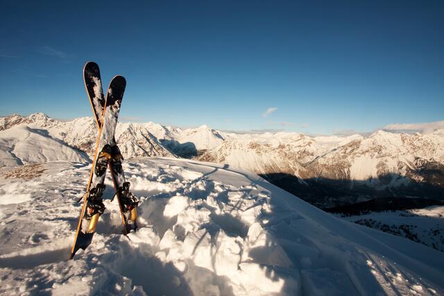 Alpine Wintersportler sollten stets auf ausreichenden Sonnenschutz mit hohem Lichtschutzfaktor achten.  | Foto: panthermedia/svariophoto