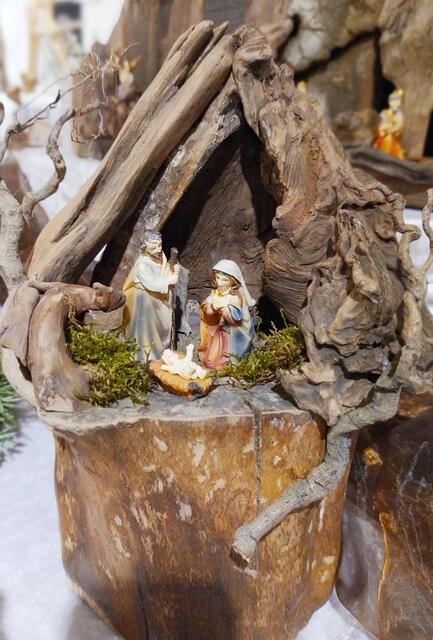 Highlight zu Weihnachten: Krippen aus Treibholz in den verschiedensten Größen und Formen.