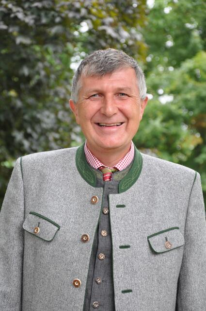 Gerhard Harant ist Bürgermeister von Rainbach im Innkreis. Im besinnlichen Plausch beantwortet er Fragen rund um Weihnachten. | Foto: Gemeinde Rainbach im Innkreis