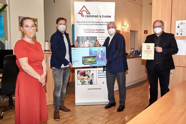 Bei der Übergabe: Elisabeth Kaiser, Michael Trinko, Anton Diestelberger und Andreas Höferl (v.l.). | Foto: Alois Pommer