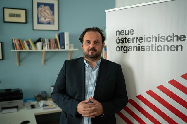 Dino Schosche ist in der Herzegowina aufgewachsen, heute lebt er in Wien: "Ich bin ein echter Herzego-Wiener." | Foto: Die Neuen
