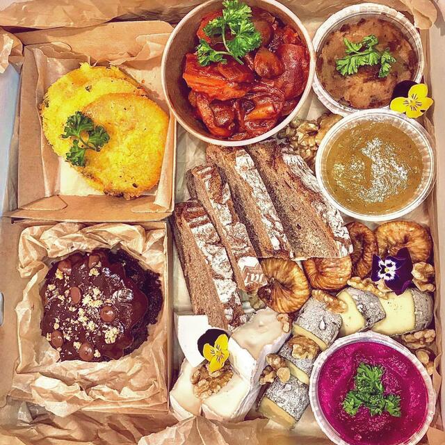 Gastro-Pop-up "Ois in an" integriert Frauen aktiv in den österreichischen Arbeitsmarkt.  | Foto: ois in an