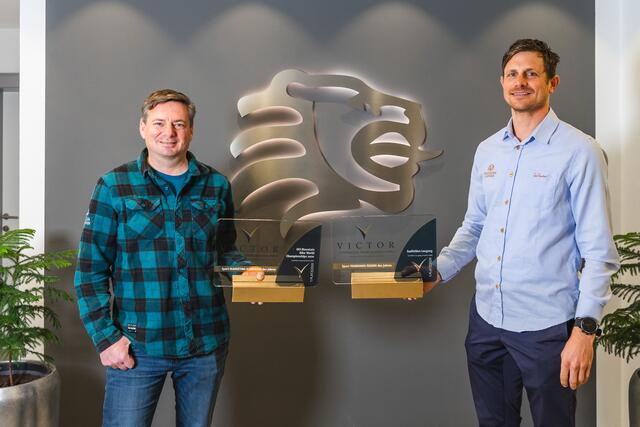 Kornel Grundner und Marco Pointner freuen sich über zwei Mal Gold bei der heurigen "Victor Preisverleihung" des Sport Business Magazins. | Foto: Michael Geißler