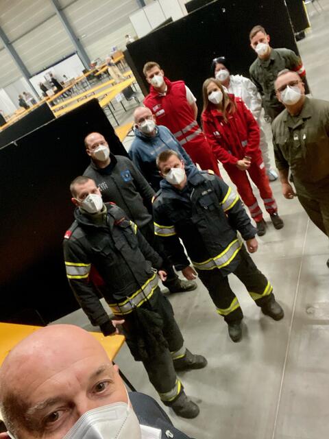 Großes Lob für die Teams vom Roten Kreuz, der Feuerwehr und den Helfern aus den Gemeinden | Foto: Georg Rosner