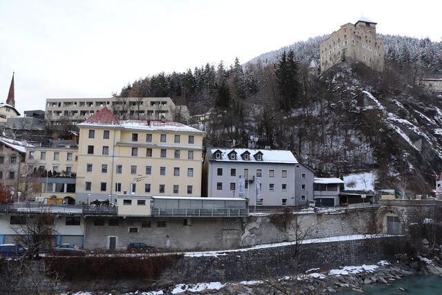Der Schwarze Adler, eines der ältesten Gasthäuser in Landeck wurde Anfang des Jahres verkauf. Besitzer ist nun die Schwarzer Adler Immo GmbH. | Foto: Othmar Kolp