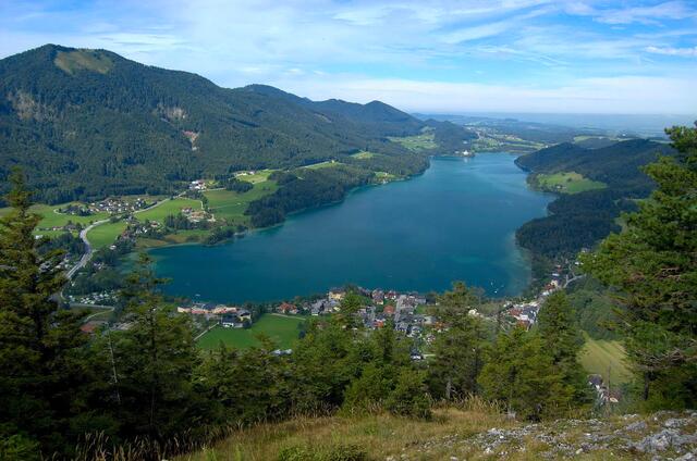 Der Ellmaustein Blick auf den Fuschlsee.