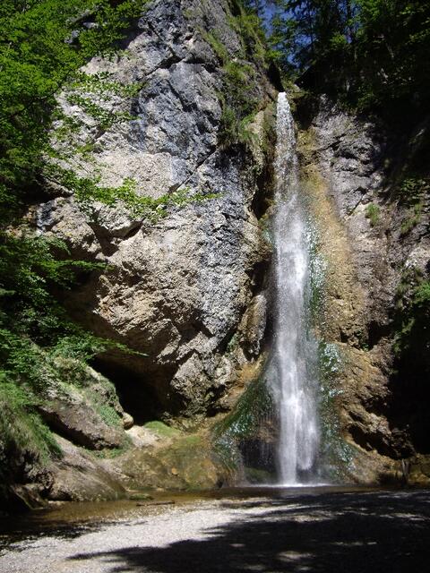Der Mühlenwanderweg mit dem Plötz Wasserfall in Ebenau.