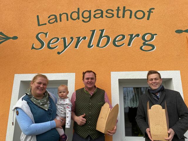 Klimalandesrat Stefan Kaineder (r.) mit Katharina und Edi Rohrmanstorfer und Tochter Helene.