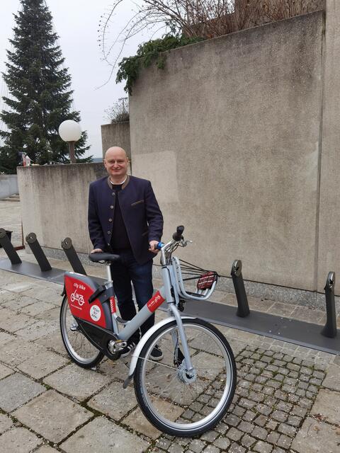 Bauarbeiten für den Radverleih vor dem Neuen Rathaus. | Foto: FPÖ Linz