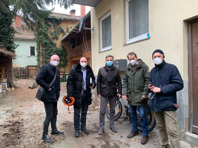 Girardi-Hausbesichtigung: Rainer Plösch (GBG), Matthias Eder (Abteilung für Immobilien), Bürgermeister Siegfried Nagl, Günter Hirner (Geschäftsführer GBG) und Christian Brugger, Landeskonservator Bundesdenkmalamt (v. l.) | Foto: Stadt Graz