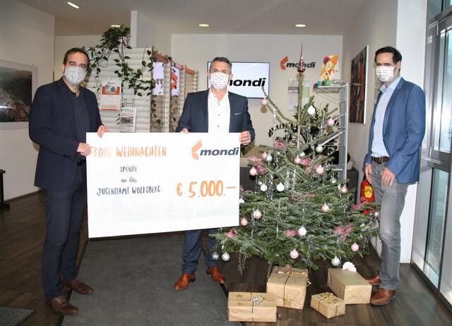 Bezirkshauptmann Georg Fejan, Mondi-Geschäftsführer Gottfried Joham und Tobias Sollanek, Finanzdirektor der Mondi Frantschach