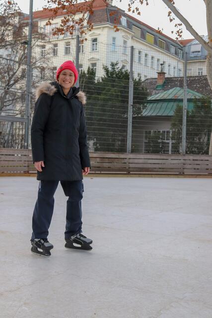 Bezirksvorsteherin Lea Halbwidl (SPÖ) hat den "Wiedner Eistraum" bereits ausporbiert. | Foto: BV 4