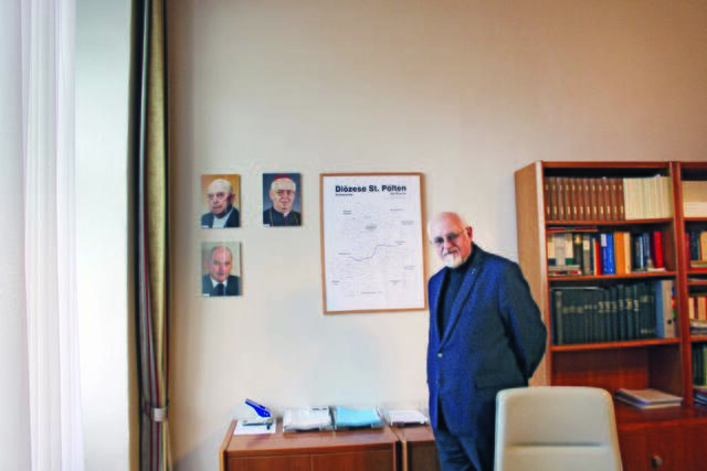 Generalvikar KR Eduard Gruber im Gespräch. | Foto: Sonja Planitzer