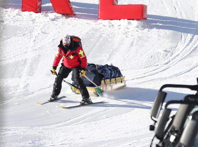 Nicole Schmidhofer wurde abtransportiert. | Foto: GEPA