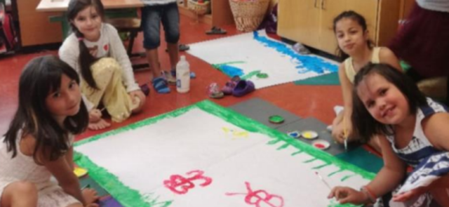 Mata mit ihren Schulfreundinnen | Foto: Volksschule Schrems