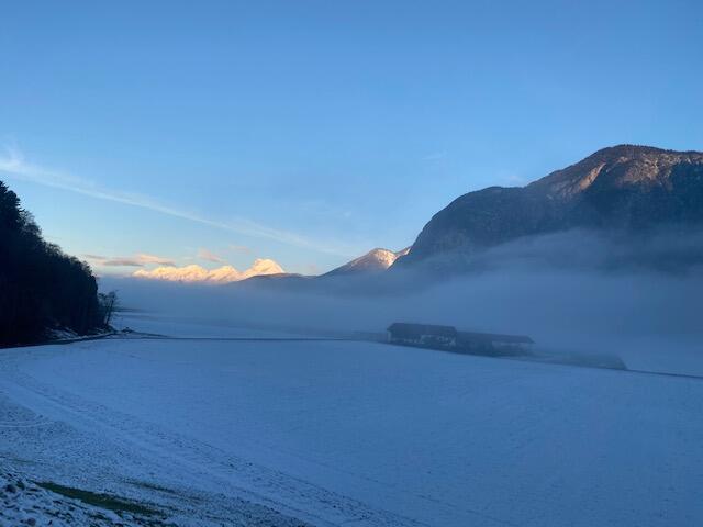 Der Jakobsweg hat an dieser Stelle eine besondere Aussicht zu bieten ... oder? | Foto: Herbert Waltl