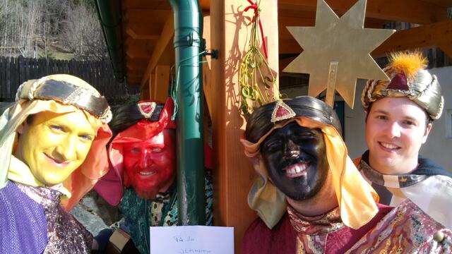 Hinter den Heiligen Drei Königen und dem Sternträger aus Hollenegg stecken Hannes und Stephan Tarmastin sowie Paul Diwiak und Peter Weiss. | Foto: HHS