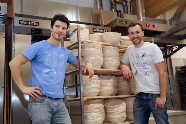 Mit gut 30 sind sie Chefs von 35 Angestellten in einem erfolgreichen Betrieb: Nach vier extrem arbeitsreichen Jahren  ernten Oliver Raferzeder und Stefan Faschinger nun die ersten Früchte ihres Einsatzes. | Foto: Eckhart Herbe