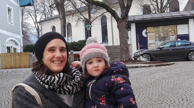 "Wir spielen am liebsten Zug um Zug, da werden Züge und Strecken gebaut, nett für Kinder und Große", so Julia Berka und Tochter Anna, Saalfelden.