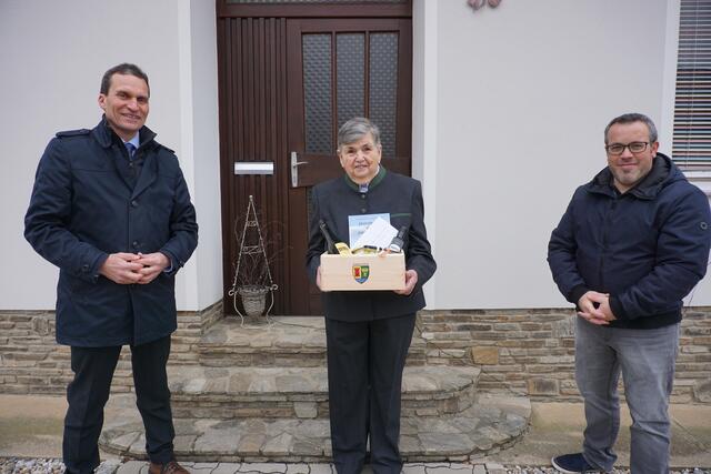 BGM Josef Kerbl, Marie Baumgartner, OV Thomas Zechmeister | Foto: Gemeinde Fallbach