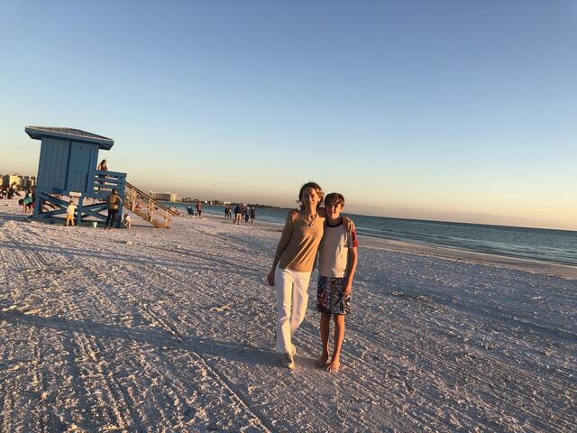 Familie Jarczynski feiert Weihnachten heuer nicht wie gewohnt in Enns, sondern mit Strand und unter Palmen in Florida.