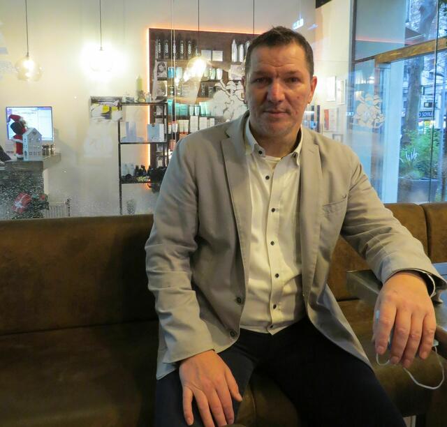Werner Rothen, 50 Jahre, Friseur und Gastronom "I.N. rothen Haarstudio & Kaffeebar"