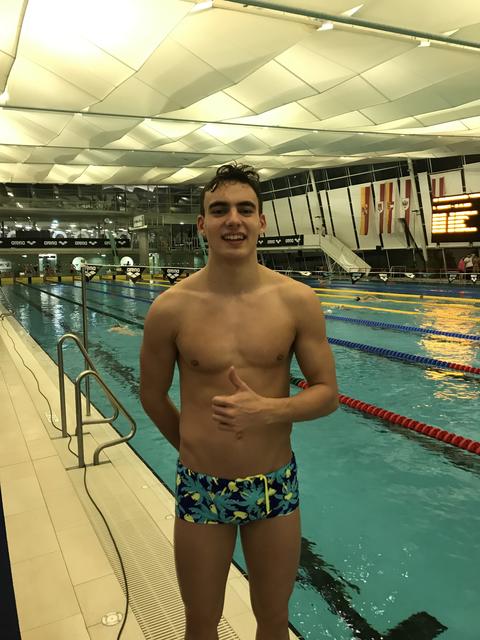 Beim Einladungsschwimmen des OSV in Graz stellte Luis Kurz einen neuen Tiroler Schwimmrekord auf. | Foto: Privat