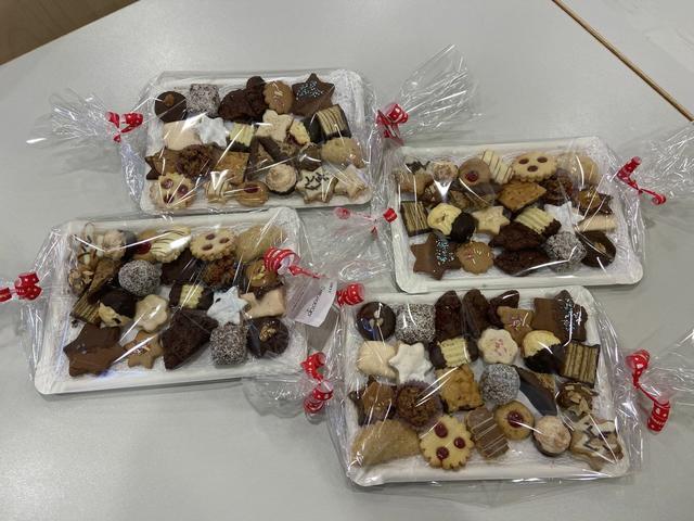 Kekse aus der Weihnachtsbackstube der 3C der HLW Braunau. Der Erlös kommt der Lebenshilfe zugute.