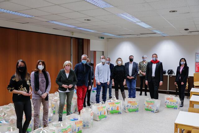 Die SPÖ Simmering und Volkshilfe Simmering sammelten Hygieneartikel und Lebensmittel für obdachlose Frauen. | Foto: Amin Heydarifardin