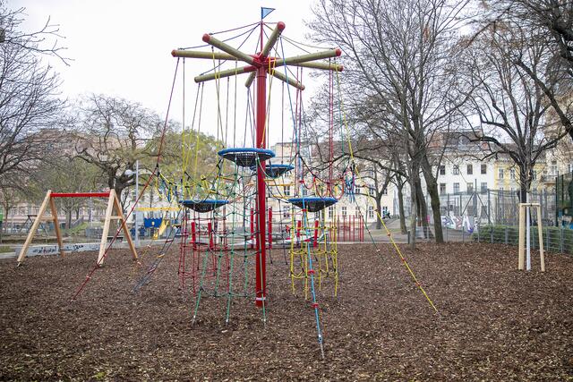 Der neue Vogelturm ist ein Highlight im neu gestalteten Jugendbereich des Esterhazyparks.