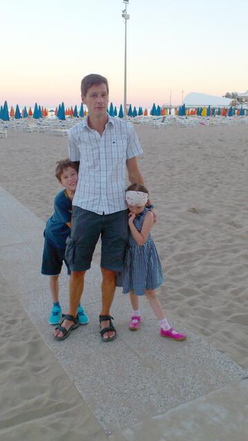 Redakteur Thomas Dorfer hört mit seinen Kindern schon das Meer rufen. | Foto: Privat