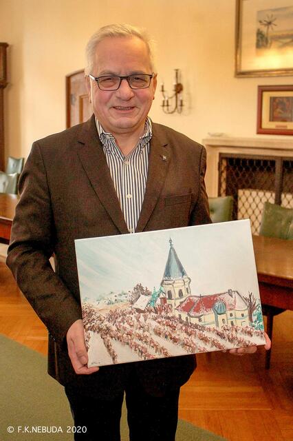 Bürgermeister Ferdinand Köck mit dem Gemälde. 
 | Foto: Franz-Karl Nebuda ©