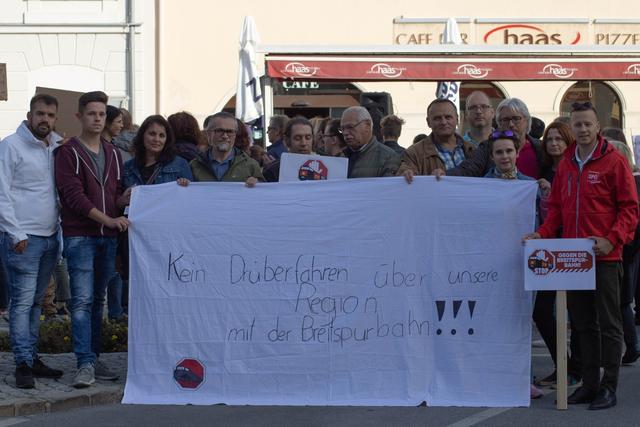 Man bleibt wachsam, auch wenn das Projekt im derzeitigen Regierungsprogramm nicht dezitiert aufscheint.  | Foto: BI gegen die Breitspurbahn
