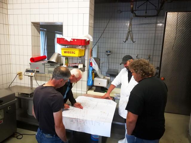 Im Schlachthaus in Fließ wurden die Pläne diskutiert. Nun müssen die Gemeinden einen Grundsatzbeschluss für einen Beitritt zum neu zu gründenden Gemeindeverband fassen.  | Foto: Bernhard Pircher