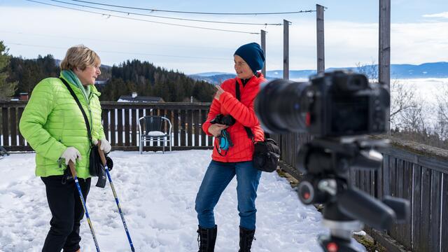 Zwischen zweitem und drittem Lockdown hat das Team um Petra Nachbaur, Lena und Franz Kremser die zehnte Sequenz zu "Hundert und Ein Tag" bei Annelies Simon in Soboth gedreht. | Foto: Franz Kremser